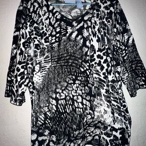 Liz & Me Black and White Printed V-Neck Blouse